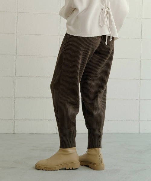 Bab(バブ)の「リブニットジョガーパンツ(その他パンツ・レディース・ブラック/オフホワイト/モカ/ベージュ/ダークブラウン/ライトグレー・FREE)」の4枚目の写真