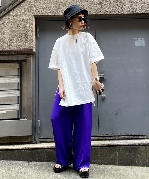 PAGEBOY（ページボーイ）の「ハイネックBIGTシャツ（Tシャツ/カットソー・レディース・チャコールグレー/オフホワイト/ライム/ゼブラ/グレイッシュベージュ・FREE）」の8枚目の写真