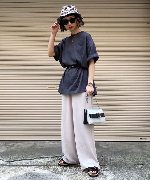 PAGEBOY（ページボーイ）の「ハイネックBIGTシャツ（Tシャツ/カットソー・レディース・チャコールグレー/オフホワイト/ライム/ゼブラ/グレイッシュベージュ・FREE）」の11枚目の写真