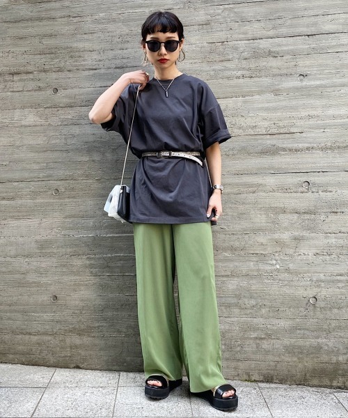 PAGEBOY（ページボーイ）の「ハイネックBIGTシャツ（Tシャツ/カットソー・レディース・チャコールグレー/オフホワイト/ライム/ゼブラ/グレイッシュベージュ・FREE）」の12枚目の写真