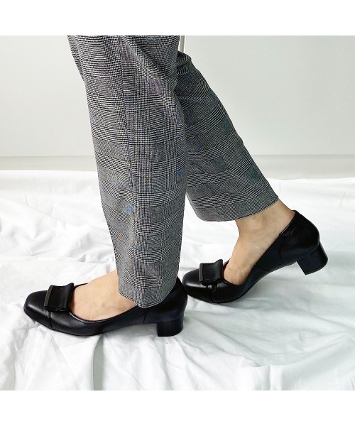 Riz raffinee(リズラフィーネ)の「【3E】ローヒールスクエアパンプス(パンプス・レディース・ブラック/ブルーグレー/ブラック系その他6/ベージュ/ブラック系その他3/ライトグレー/ライトベージュ/ダークブラウン・24cm/23cm/23.5cm/24.5cm/22.5cm)」の22枚目の写真