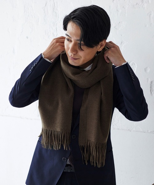 VitaFelice（ヴィータフェリーチェ）の「ソフトタッチ大判ストール マフラー（マフラー・レディース・グレー/サックスブルー/ライトグレー/ブラック/パープル/ベージュ系その他/オフホワイト/ベージュ/グリーン系その他/オレンジ系/ブラウン系/ピンク系/イエロー/ピンク系1/ブルー系/チャコール/ブルー系1/ボルドー・FREE）」の6枚目の写真