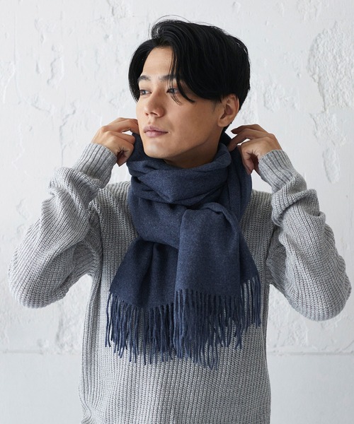 VitaFelice（ヴィータフェリーチェ）の「ソフトタッチ大判ストール マフラー（マフラー・レディース・グレー/サックスブルー/ライトグレー/ブラック/パープル/ベージュ系その他/オフホワイト/ベージュ/グリーン系その他/オレンジ系/ブラウン系/ピンク系/イエロー/ピンク系1/ブルー系/チャコール/ブルー系1/ボルドー・FREE）」の11枚目の写真