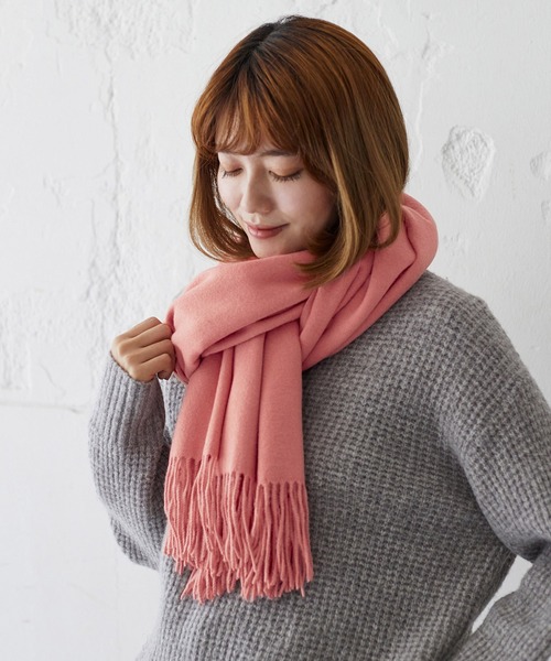 VitaFelice（ヴィータフェリーチェ）の「ソフトタッチ大判ストール マフラー（マフラー・レディース・グレー/サックスブルー/ライトグレー/ブラック/パープル/ベージュ系その他/オフホワイト/ベージュ/グリーン系その他/オレンジ系/ブラウン系/ピンク系/イエロー/ピンク系1/ブルー系/チャコール/ブルー系1/ボルドー・FREE）」の16枚目の写真