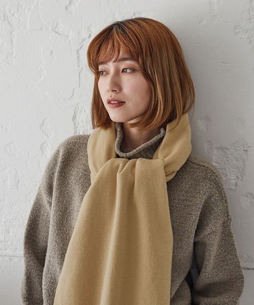 VitaFelice（ヴィータフェリーチェ）の「ソフトタッチ大判ストール マフラー（マフラー・レディース・グレー/サックスブルー/ライトグレー/ブラック/パープル/ベージュ系その他/オフホワイト/ベージュ/グリーン系その他/オレンジ系/ブラウン系/ピンク系/イエロー/ピンク系1/ブルー系/チャコール/ブルー系1/ボルドー・FREE）」の7枚目の写真