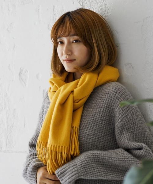 VitaFelice（ヴィータフェリーチェ）の「ソフトタッチ大判ストール マフラー（マフラー・レディース・グレー/サックスブルー/ライトグレー/ブラック/パープル/ベージュ系その他/オフホワイト/ベージュ/グリーン系その他/オレンジ系/ブラウン系/ピンク系/イエロー/ピンク系1/ブルー系/チャコール/ブルー系1/ボルドー・FREE）」の14枚目の写真