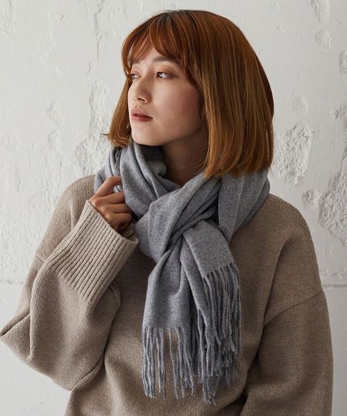 VitaFelice（ヴィータフェリーチェ）の「ソフトタッチ大判ストール マフラー（マフラー・レディース・グレー/サックスブルー/ライトグレー/ブラック/パープル/ベージュ系その他/オフホワイト/ベージュ/グリーン系その他/オレンジ系/ブラウン系/ピンク系/イエロー/ピンク系1/ブルー系/チャコール/ブルー系1/ボルドー・FREE）」の21枚目の写真