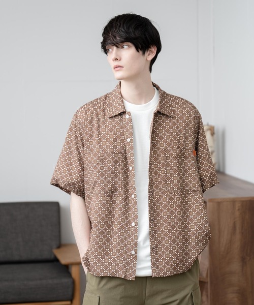 UNIVERSAL OVERALL(ユニバーサルオーバーオール)の「【UNIVERSAL OVERALL】 OPEN COLLAR SHIRT(シャツ/ブラウス・メンズ・ラベンダー/オレンジ/ベージュ/ホワイト系その他/ホワイト系その他2/ミント・LARGE/SMALL/MEDIUM)」の2枚目の写真