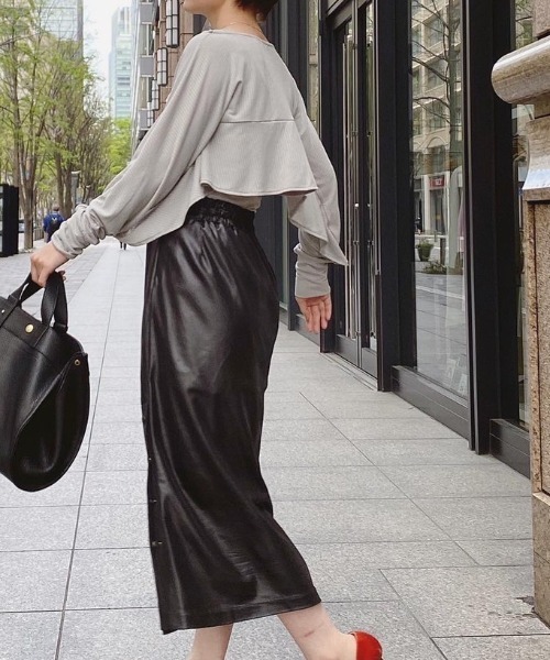 yukichi.(ユキチ)の「Cape design ensemble tops / yukichi.(Tシャツ/カットソー・レディース・グリーン/ブラック/ライトグレー・FREE)」の9枚目の写真