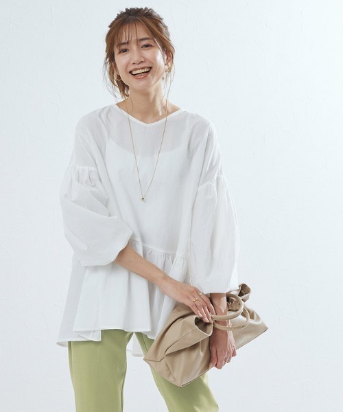 Pierrot（ピエロ）の「ギャザー切替ボリュームスリーブブラウス（シャツ/ブラウス・レディース・ブラック/ベージュ/オフホワイト/イエロー/ピンク・M/L）」の2枚目の写真