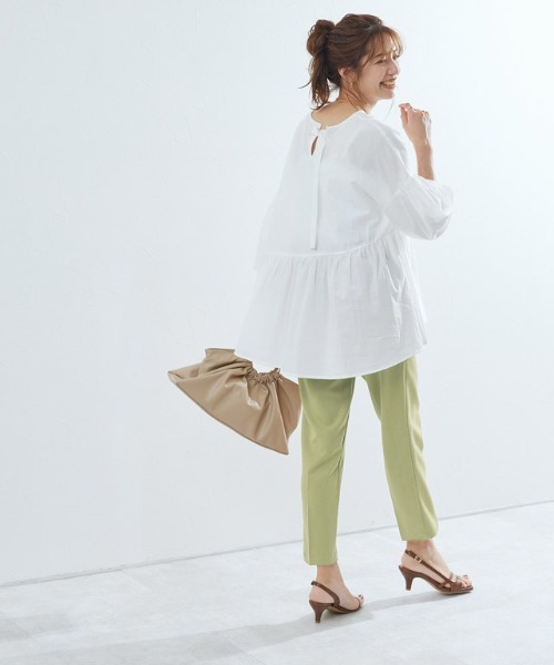 Pierrot（ピエロ）の「ギャザー切替ボリュームスリーブブラウス（シャツ/ブラウス・レディース・ブラック/ベージュ/オフホワイト/イエロー/ピンク・M/L）」の10枚目の写真