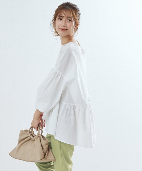 Pierrot（ピエロ）の「ギャザー切替ボリュームスリーブブラウス（シャツ/ブラウス・レディース・ブラック/ベージュ/オフホワイト/イエロー/ピンク・M/L）」の13枚目の写真