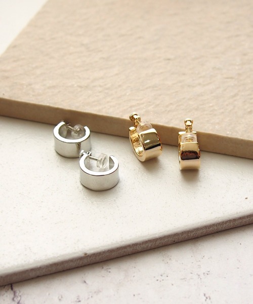 SALON（サロン）の「金具が目立たないシンプルミニフープイヤリング（イヤリング・レディース・ゴールド/シルバー・FREE）」の7枚目の写真