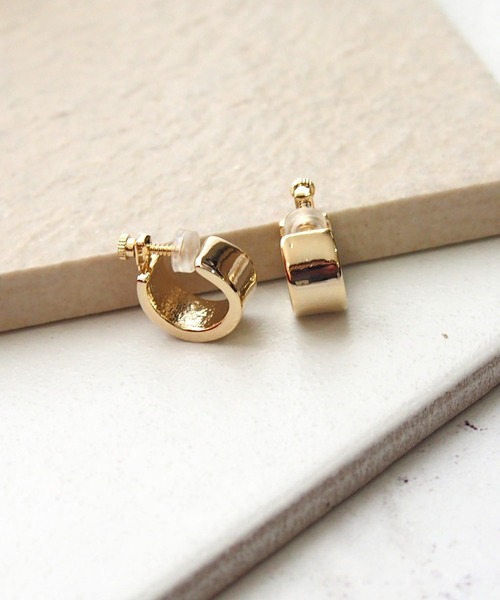 SALON（サロン）の「金具が目立たないシンプルミニフープイヤリング（イヤリング・レディース・ゴールド/シルバー・FREE）」の8枚目の写真