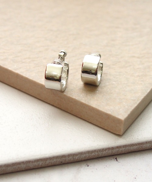 SALON（サロン）の「金具が目立たないシンプルミニフープイヤリング（イヤリング・レディース・ゴールド/シルバー・FREE）」の5枚目の写真