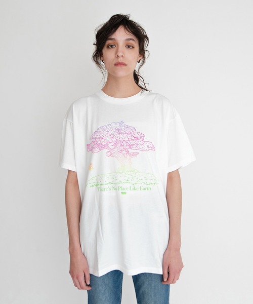 Levi's(リーバイス)の「GRAPHIC SS ROADTRIP TEE TREE WHITE GRAPH(Tシャツ/カットソー・レディース・マルチ・XS/M/S/L)」の1枚目の写真