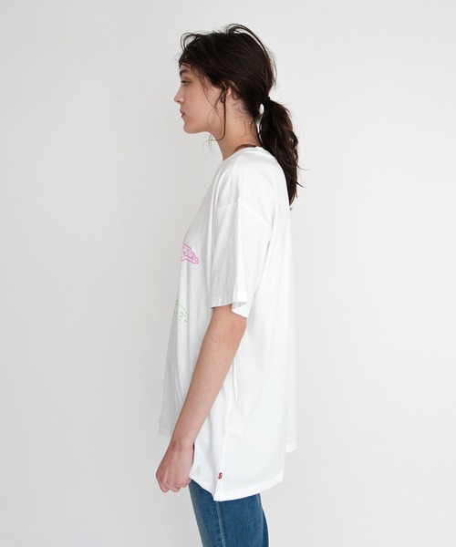 Levi's(リーバイス)の「GRAPHIC SS ROADTRIP TEE TREE WHITE GRAPH(Tシャツ/カットソー・レディース・マルチ・XS/M/S/L)」の8枚目の写真