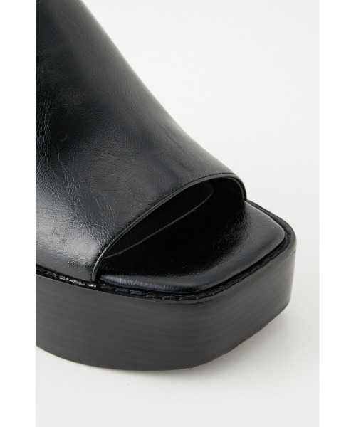 SLY（スライ）の「F LEATHER OIL COVERED SANDAL フェイクレザー サンダル（サンダル・レディース・ブラック/ブラウン・LARGE/MEDIUM/SMALL）」の10枚目の写真