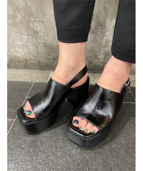 SLY（スライ）の「F LEATHER OIL COVERED SANDAL フェイクレザー サンダル（サンダル・レディース・ブラック/ブラウン・LARGE/MEDIUM/SMALL）」の20枚目の写真