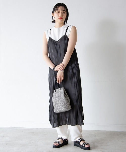 PAGEBOY（ページボーイ）の「バックレースアップキャミワンピース（ワンピース・レディース・ブラック/ブラウン系その他/グレイッシュベージュ・FREE）」の2枚目の写真