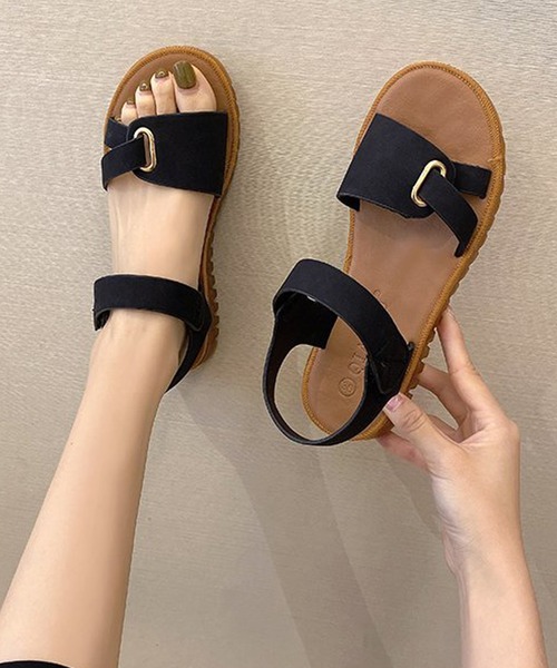 SMILE ORCHID（スマイルオーキッド）の「フェイクレザーストラップフラットサンダル（サンダル・レディース・ブラック/ブラウン/アイボリー・38/39/37）」の9枚目の写真