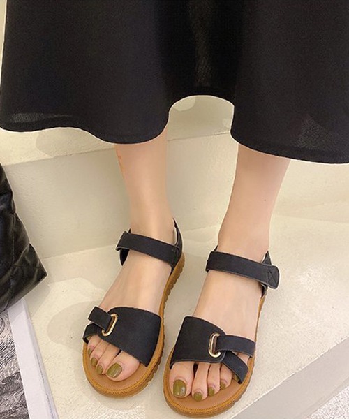 SMILE ORCHID（スマイルオーキッド）の「フェイクレザーストラップフラットサンダル（サンダル・レディース・ブラック/ブラウン/アイボリー・38/39/37）」の5枚目の写真