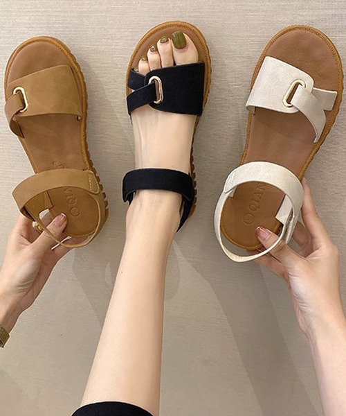 SMILE ORCHID（スマイルオーキッド）の「フェイクレザーストラップフラットサンダル（サンダル・レディース・ブラック/ブラウン/アイボリー・38/39/37）」の4枚目の写真