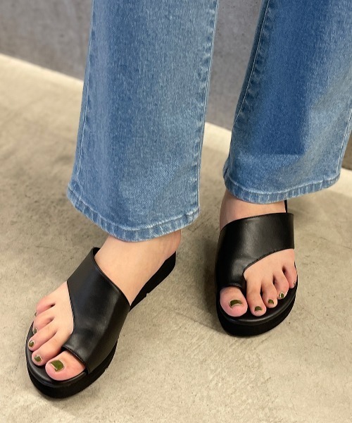 MADEMOISELLE ROPE'（マドモアゼル ロペ）の「【一部WEB限定】プラットフォームトングサンダル（サンダル・レディース・その他1/オレンジ/ブラック/オフホワイト・35.5/36.5/37.5）」の3枚目の写真