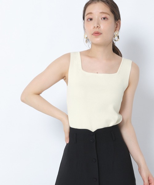 mysty woman（ミスティウーマン）の「スクエアネックニットタンク 956438（タンクトップ・レディース・ブラック/ベージュ/オレンジ/アイボリー・FREE）」の2枚目の写真