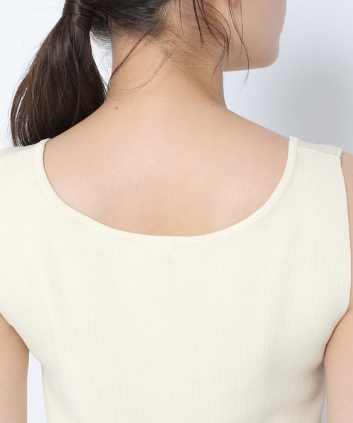 mysty woman（ミスティウーマン）の「スクエアネックニットタンク 956438（タンクトップ・レディース・ブラック/ベージュ/オレンジ/アイボリー・FREE）」の18枚目の写真