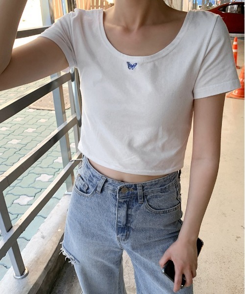 chuu(チュー)の「CHUU バタフライちびTシャツ(Tシャツ/カットソー・レディース・ホワイト/ブラック・FREE)」の3枚目の写真