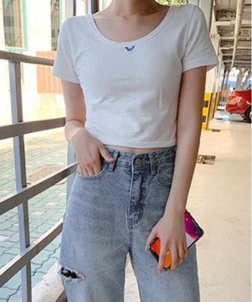 chuu(チュー)の「CHUU バタフライちびTシャツ(Tシャツ/カットソー・レディース・ホワイト/ブラック・FREE)」の4枚目の写真