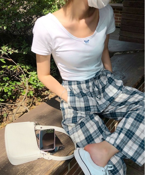 chuu(チュー)の「CHUU バタフライちびTシャツ(Tシャツ/カットソー・レディース・ホワイト/ブラック・FREE)」の10枚目の写真