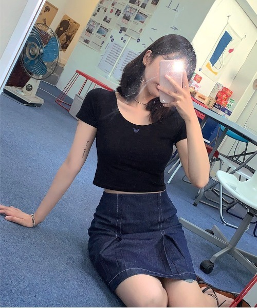 chuu(チュー)の「CHUU バタフライちびTシャツ(Tシャツ/カットソー・レディース・ホワイト/ブラック・FREE)」の16枚目の写真