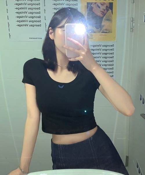 chuu(チュー)の「CHUU バタフライちびTシャツ(Tシャツ/カットソー・レディース・ホワイト/ブラック・FREE)」の17枚目の写真