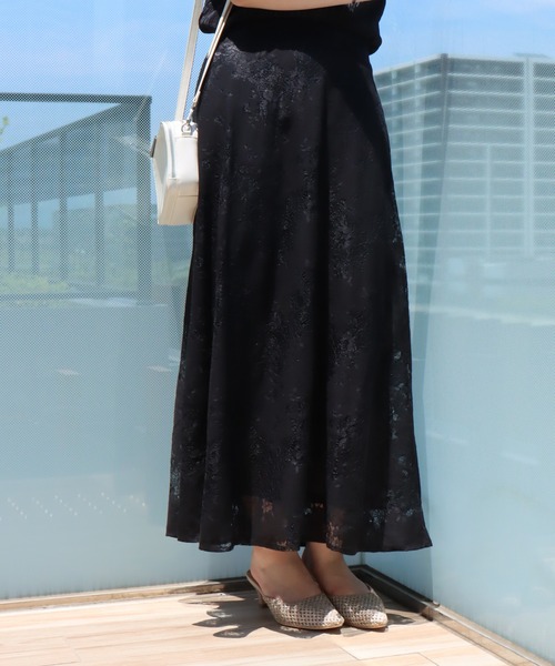 libelle more（リベル モア）の「花柄レース刺繍　3枚ハギスカート（スカート・レディース・ベージュ/ラベンダー/ブラック・M）」の2枚目の写真