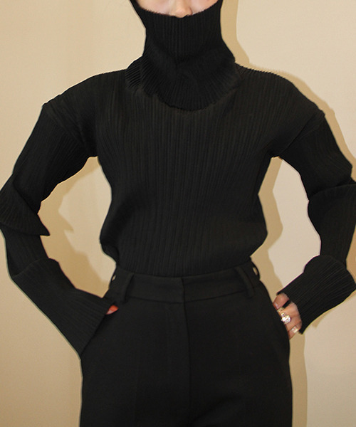 chuclla(チュクラ)の「【chuclla】【2021/AW】contraction high neck bottomed pleated tops chw21a001(Tシャツ/カットソー・レディース・ブラック・L/S)」の4枚目の写真
