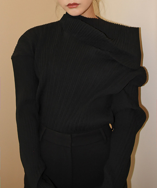 chuclla(チュクラ)の「【chuclla】【2021/AW】contraction high neck bottomed pleated tops chw21a001(Tシャツ/カットソー・レディース・ブラック・L/S)」の5枚目の写真