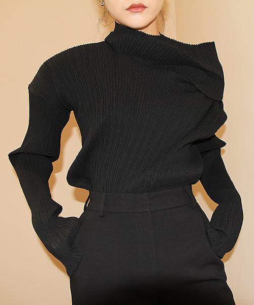 chuclla(チュクラ)の「【chuclla】【2021/AW】contraction high neck bottomed pleated tops chw21a001(Tシャツ/カットソー・レディース・ブラック・L/S)」の6枚目の写真