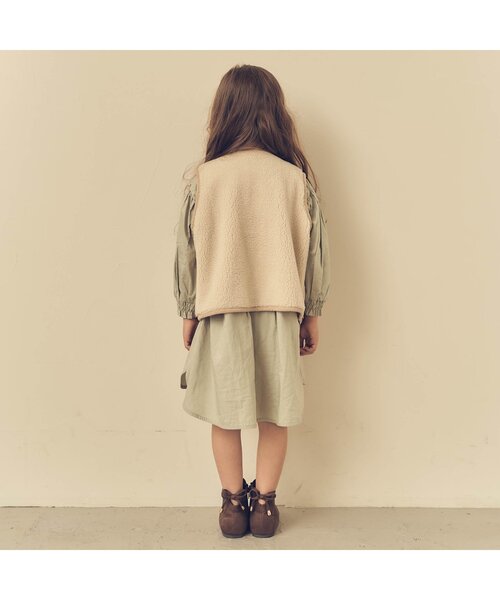 apres les cours（アプレレクール）の「リバーシブルボアベスト（ベスト・キッズ・ブラウン/ベージュ・110/90/130）」の4枚目の写真