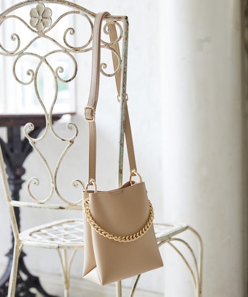 mysty woman(ミスティウーマン)の「アソートチェーンミニバッグ 957109(ショルダーバッグ・レディース・オフホワイト/ブラック/ベージュ・FREE)」の1枚目の写真