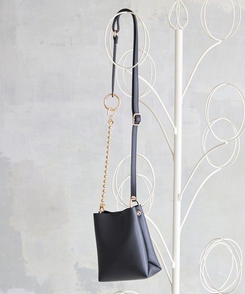 mysty woman(ミスティウーマン)の「アソートチェーンミニバッグ 957109(ショルダーバッグ・レディース・オフホワイト/ブラック/ベージュ・FREE)」の3枚目の写真