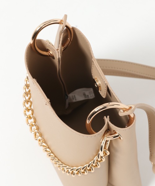 mysty woman(ミスティウーマン)の「アソートチェーンミニバッグ 957109(ショルダーバッグ・レディース・オフホワイト/ブラック/ベージュ・FREE)」の7枚目の写真