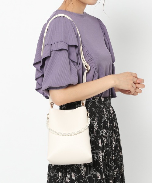 mysty woman(ミスティウーマン)の「アソートチェーンミニバッグ 957109(ショルダーバッグ・レディース・オフホワイト/ブラック/ベージュ・FREE)」の14枚目の写真