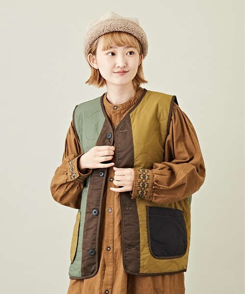 CUBE SUGAR（キューブシュガー）の「ナイロンワッシャー 中綿キルト ミリタリーベスト（ダウンベスト・レディース・ブラック/ベージュ/カーキ/マルチ・M）」の4枚目の写真