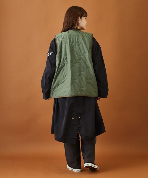 CUBE SUGAR（キューブシュガー）の「ナイロンワッシャー 中綿キルト ミリタリーベスト（ダウンベスト・レディース・ブラック/ベージュ/カーキ/マルチ・M）」の14枚目の写真