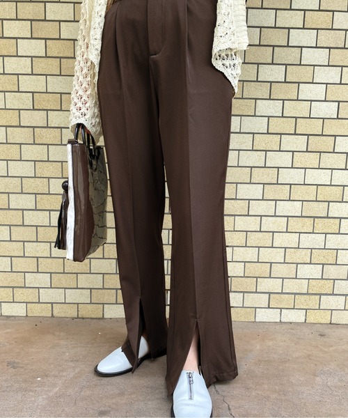ABITOKYO（アビトーキョー）の「センタースリットセミフレアパンツ（スラックス・レディース・ブラック/グレー/ブラウン/モカ/ダークグリーン/ライトグリーン/ブルー/パープル/スモークピンク・S/M/L）」の19枚目の写真
