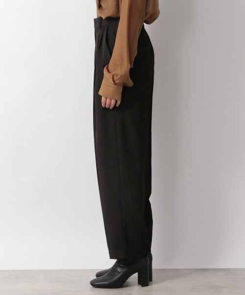 LOWRYS FARM(ローリーズファーム)の「ツイルタックテーパードパンツ 215163(スラックス・レディース・ブラック/ブルー/オレンジ・SHORT/TALL)」の4枚目の写真