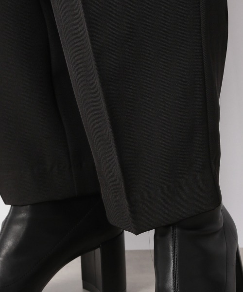 LOWRYS FARM(ローリーズファーム)の「ツイルタックテーパードパンツ 215163(スラックス・レディース・ブラック/ブルー/オレンジ・SHORT/TALL)」の14枚目の写真