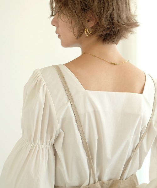 Bab（バブ）の「【WEB限定】シャーリングショルダーブラウス（シャツ/ブラウス・レディース・ブラック/ブラウン/オフホワイト・M）」の18枚目の写真